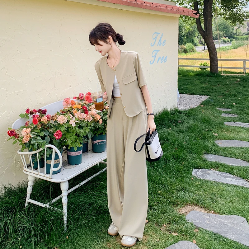 卡其色短袖西装套装女夏季薄款2025新款气质高级垂坠阔腿裤两件套