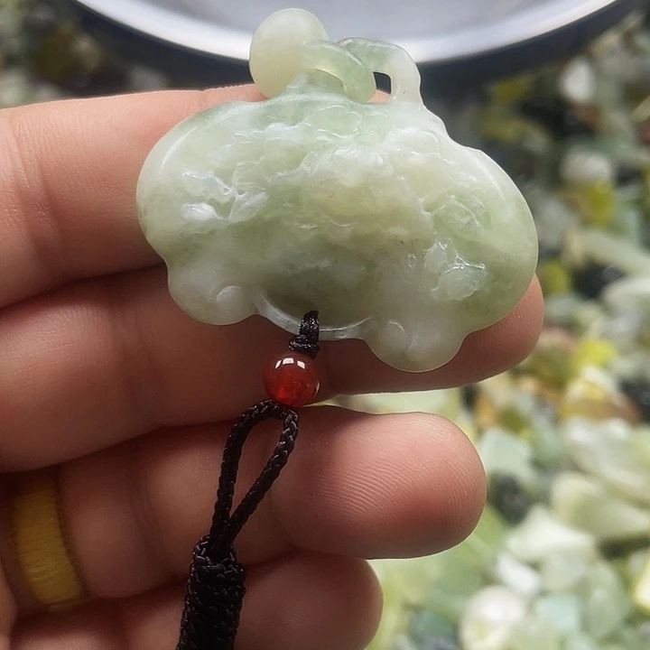 蛇纹石玉未镶嵌珠宝奇石