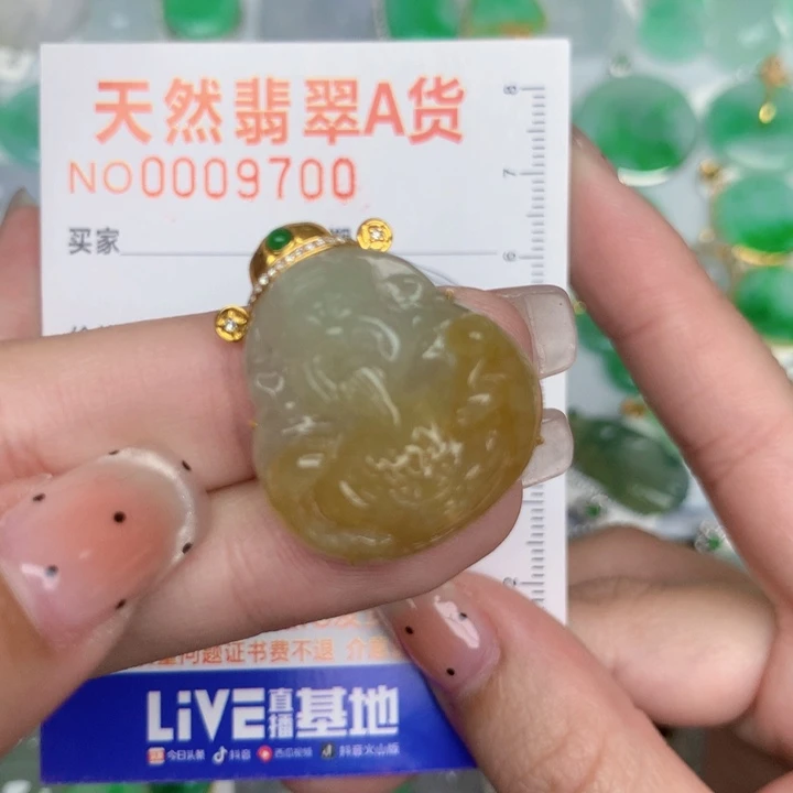 翡翠18K金镶嵌颈饰财神