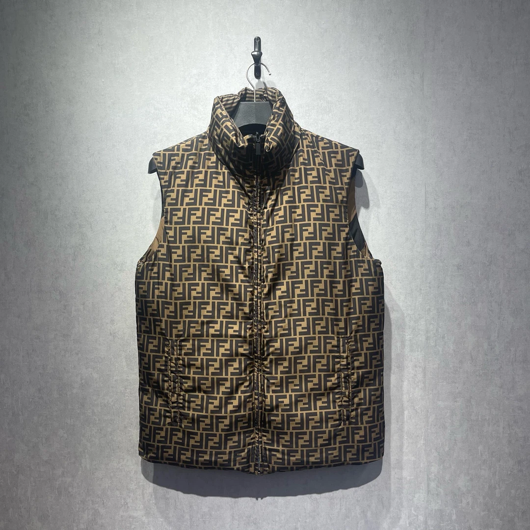 未使用 FENDI/芬迪 双F满印双面穿羽绒马甲/46码/DY215134