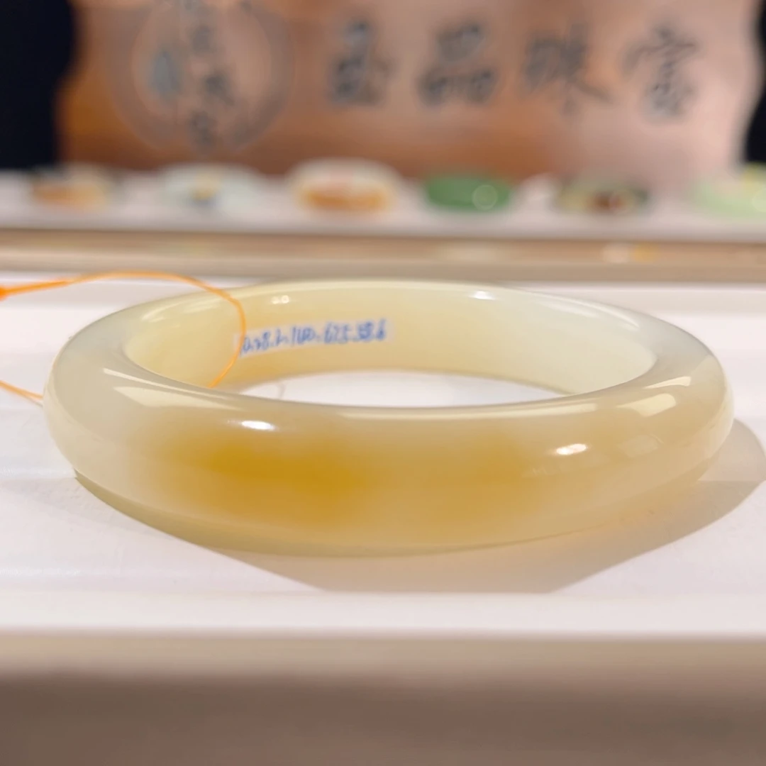 和田玉未镶嵌手镯  「且末浅糖」一细料