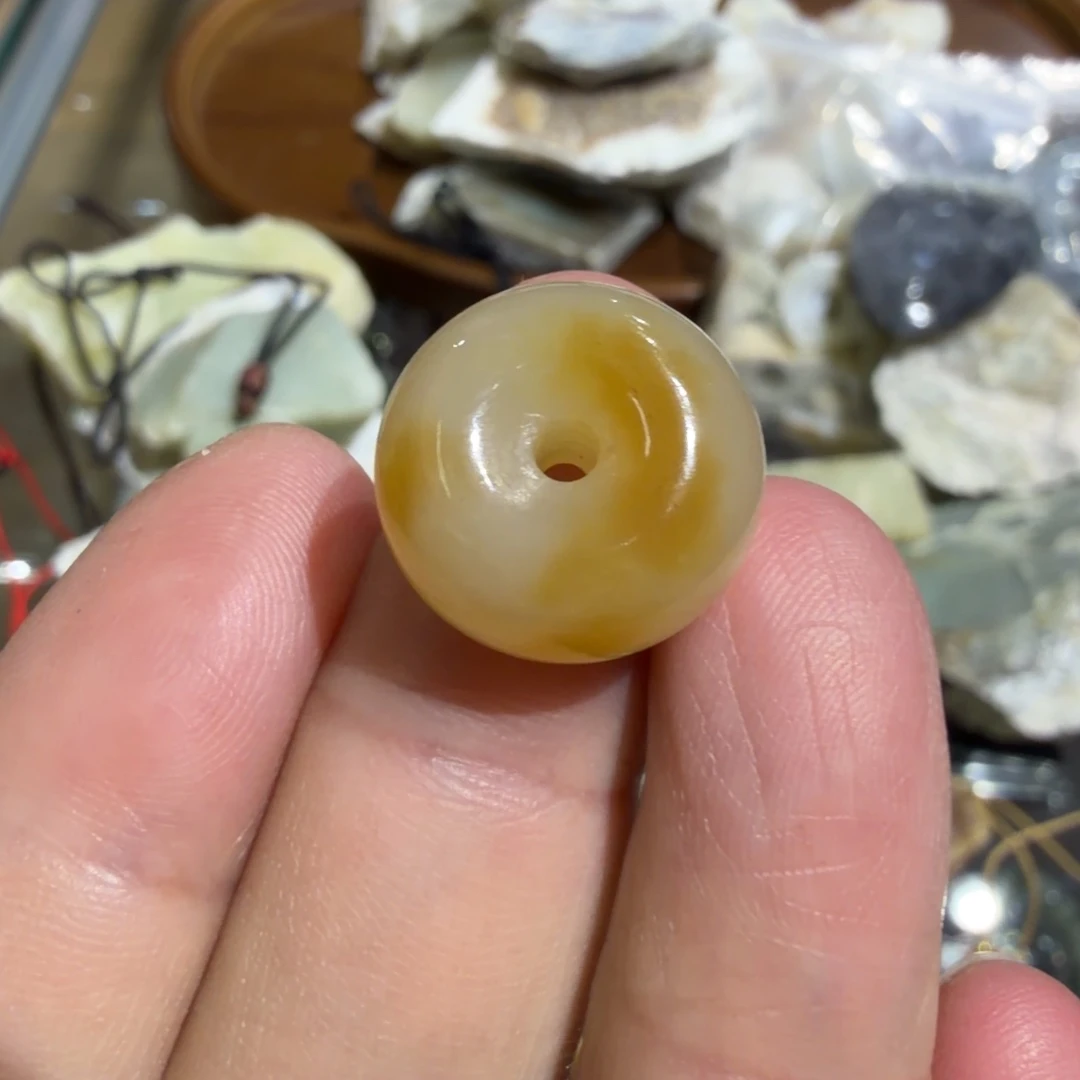 和田玉（糖玉）未镶嵌颈饰新疆和田玉糖玉平安扣