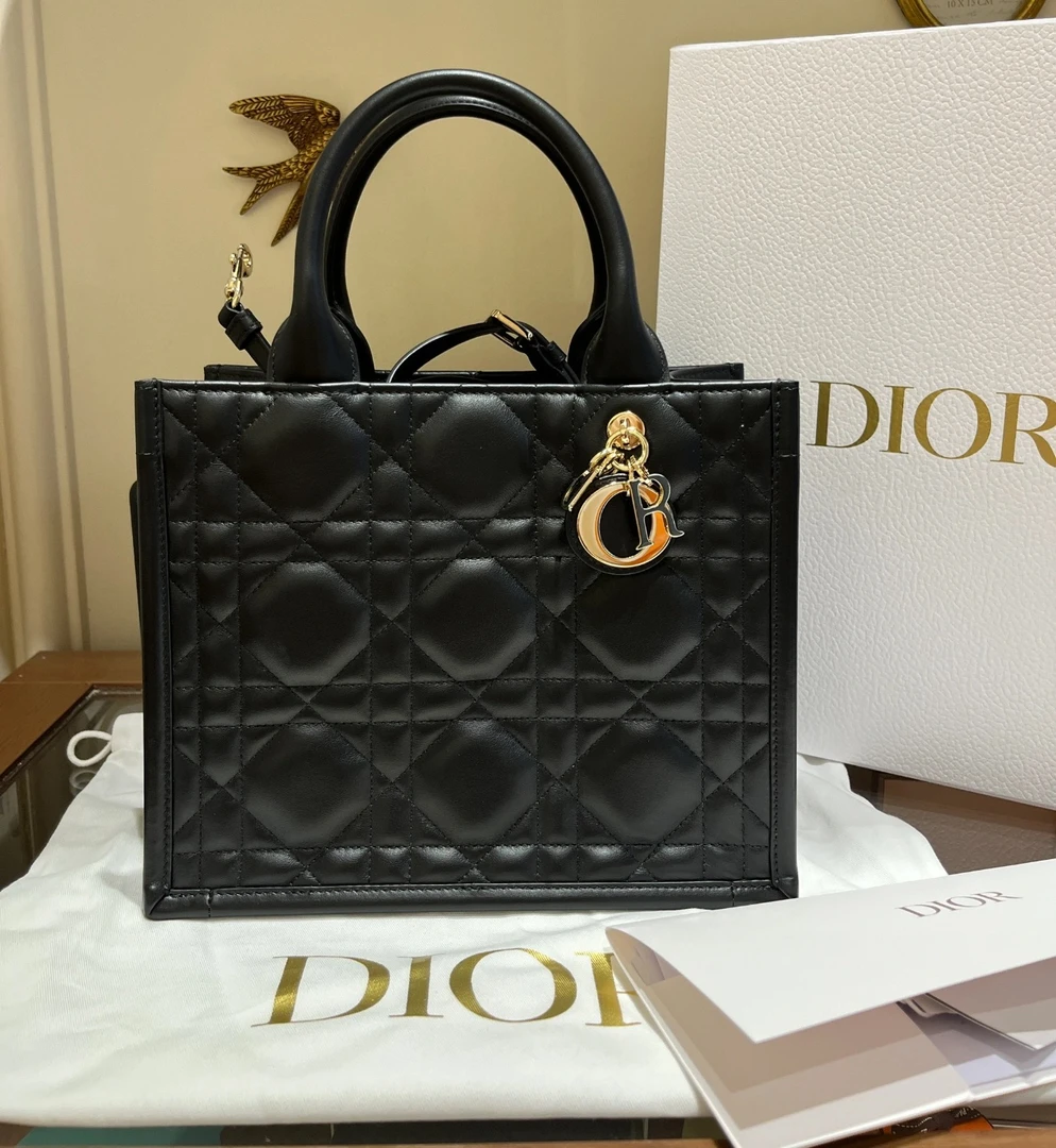 未使用 DIOR/迪奥  壹所奢品/DIOR book tote 中号 黑金 闲置