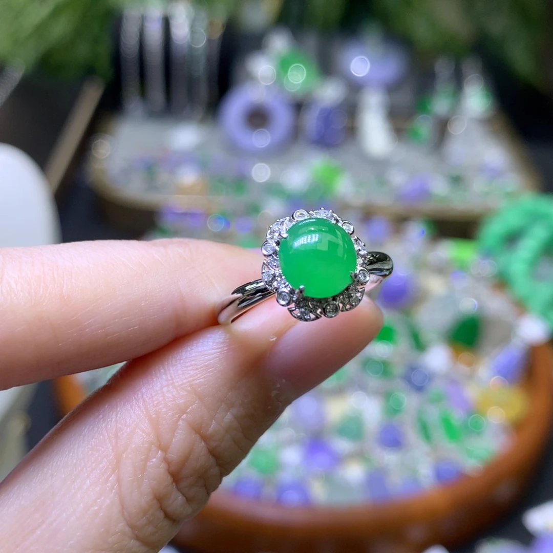 颈饰18K金镶嵌翡翠