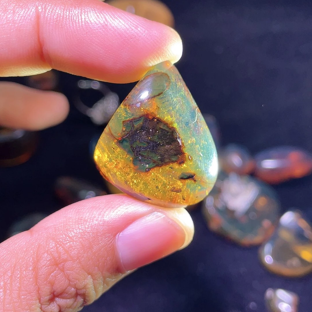 琥珀裸石未镶嵌贤****院，