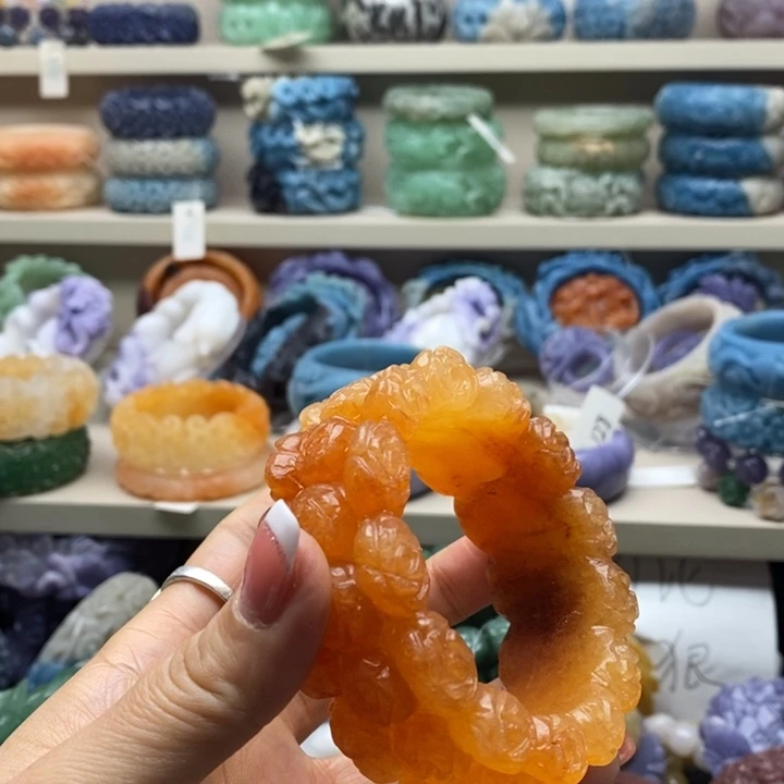未镶嵌手镯石英岩玉