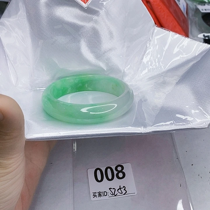 翡翠未镶嵌手镯一图一物实物为准（微瑕处理）