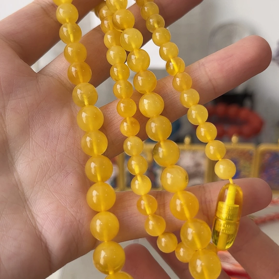 琥珀未镶嵌颈饰矿坑