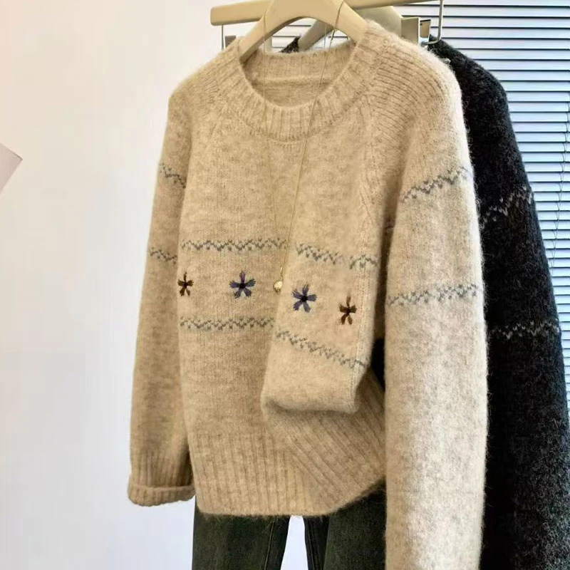 花朵刺绣圆领套头复古提花毛衣女秋冬新款韩系百搭慵懒风针织上衣