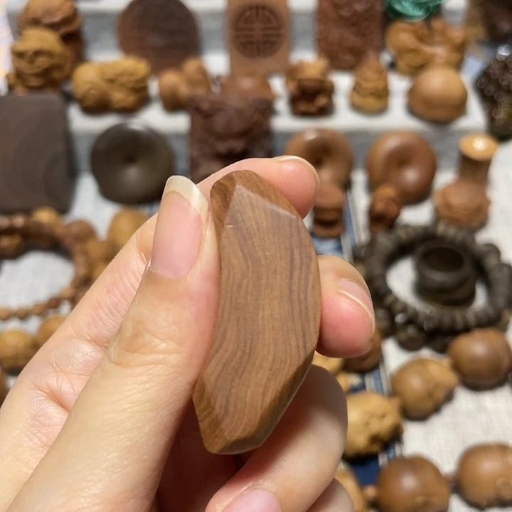 大***）檀香木其他印度老山檀香随型手把件福利款