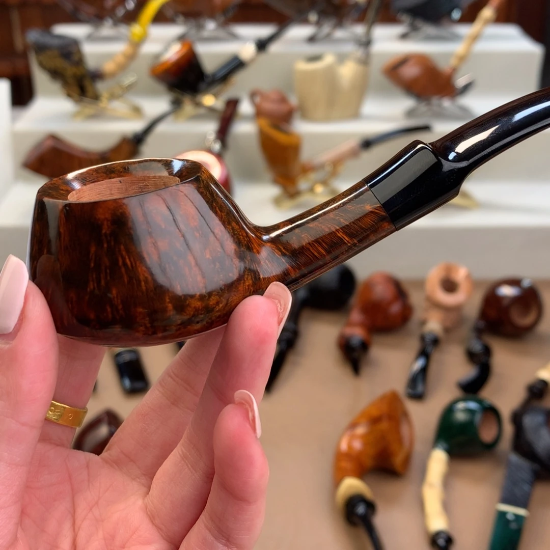 在***行高品质石楠木烟斗