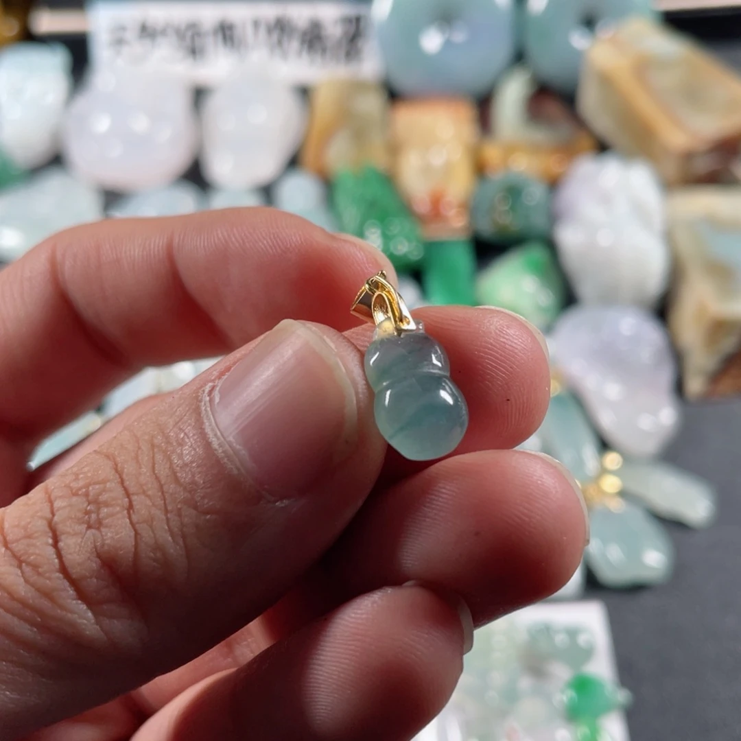 翡翠颈饰未镶嵌翡翠