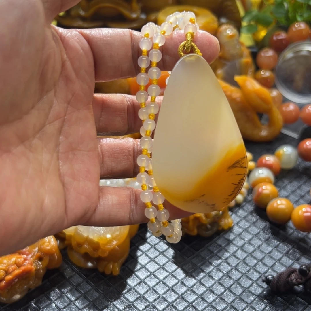 石英质玉未镶嵌颈饰