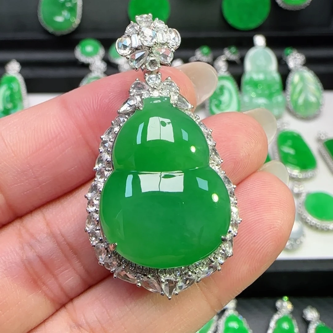 翡翠18K金镶嵌颈饰吊坠