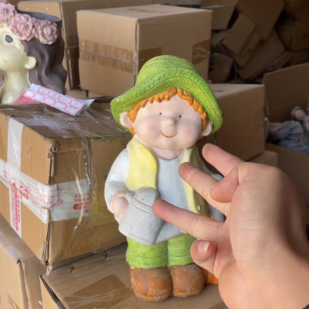 【闪购商品】氧化镁拿水壶小男孩摆件