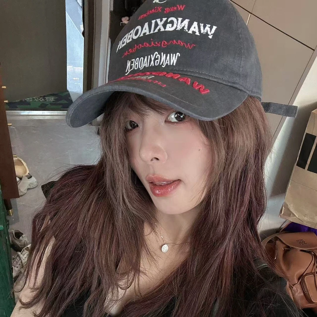 小众字母款涂鸦鸭舌帽