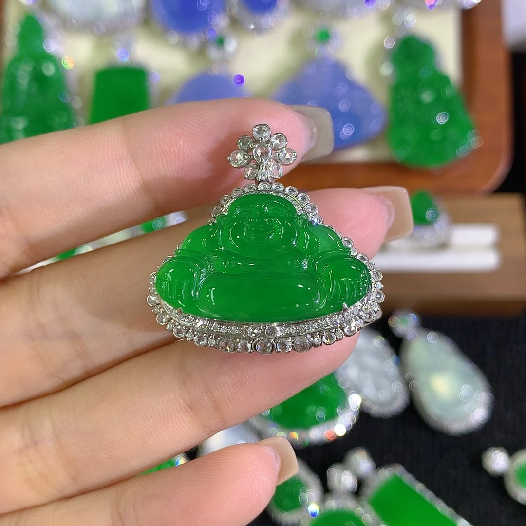 颈饰18K金镶嵌翡翠佛公