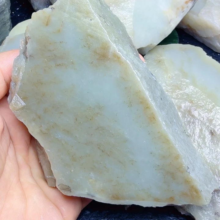 和田玉（糖玉）未镶嵌珠宝奇石