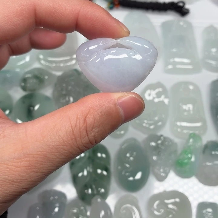 翡翠未镶嵌颈饰螃蟹