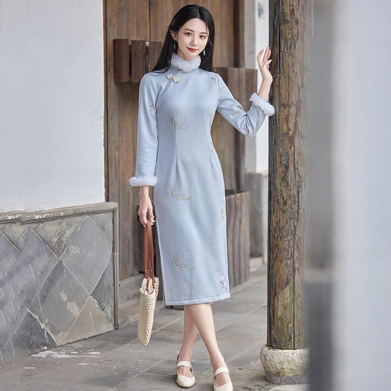 蓝色绣花加绒冬装国风中式长款长袖旗袍2025新款年轻款女复古冬季