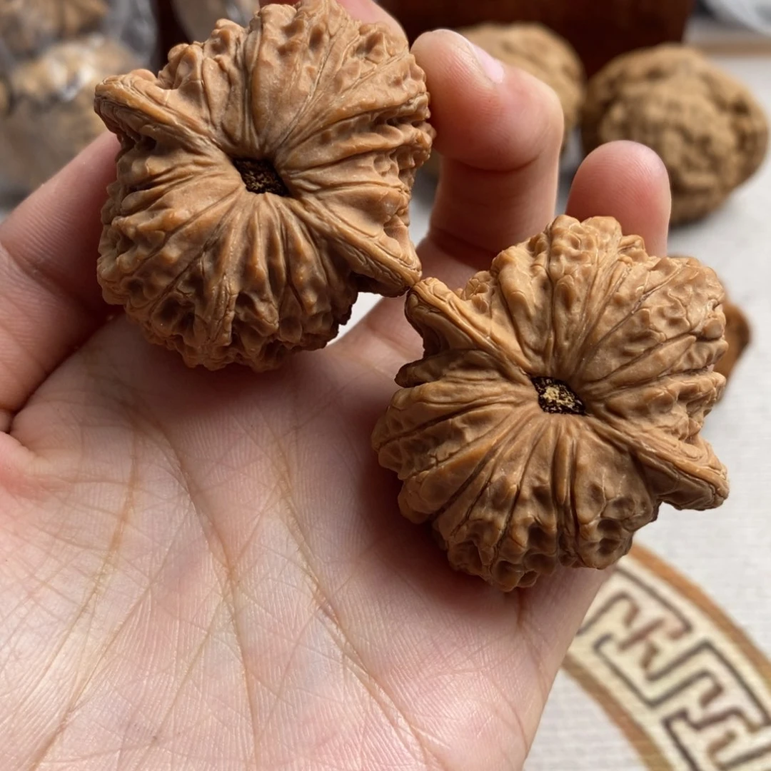 文玩核桃吊坠张*啫血麒麟