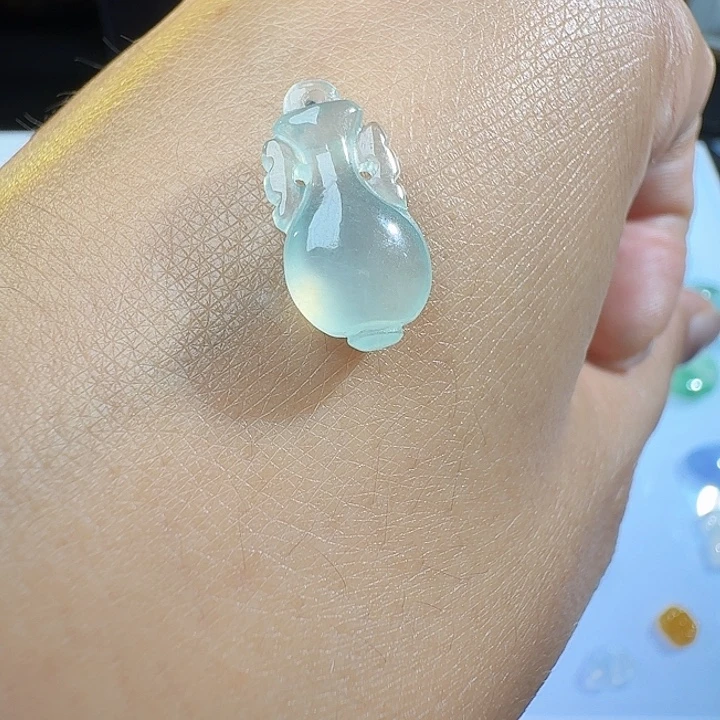 定制翡翠未镶嵌花瓶