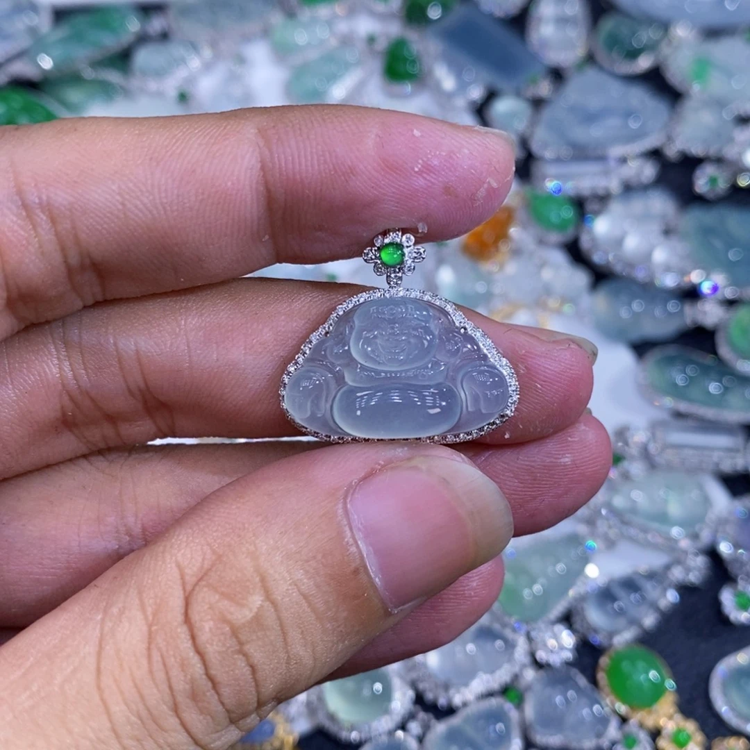 翡翠18K金镶嵌颈饰