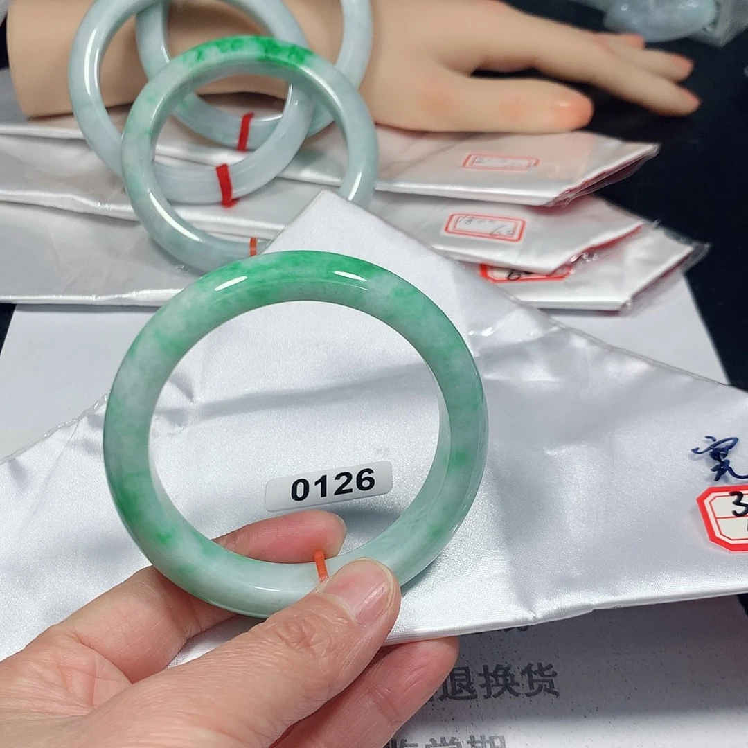 翡翠手镯未镶嵌天然缅甸A货翡翠手镯
