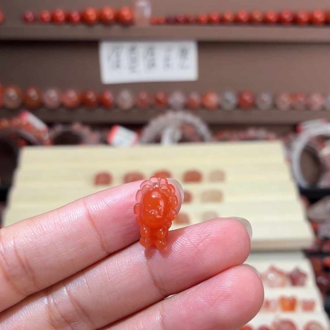 南红玛瑙未镶嵌川料小狮子