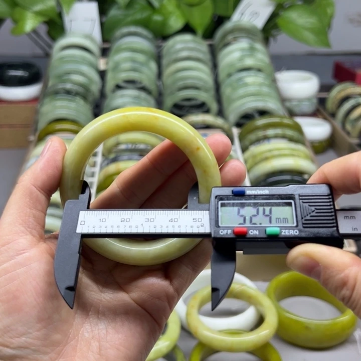 蛇纹石玉未镶嵌手镯41