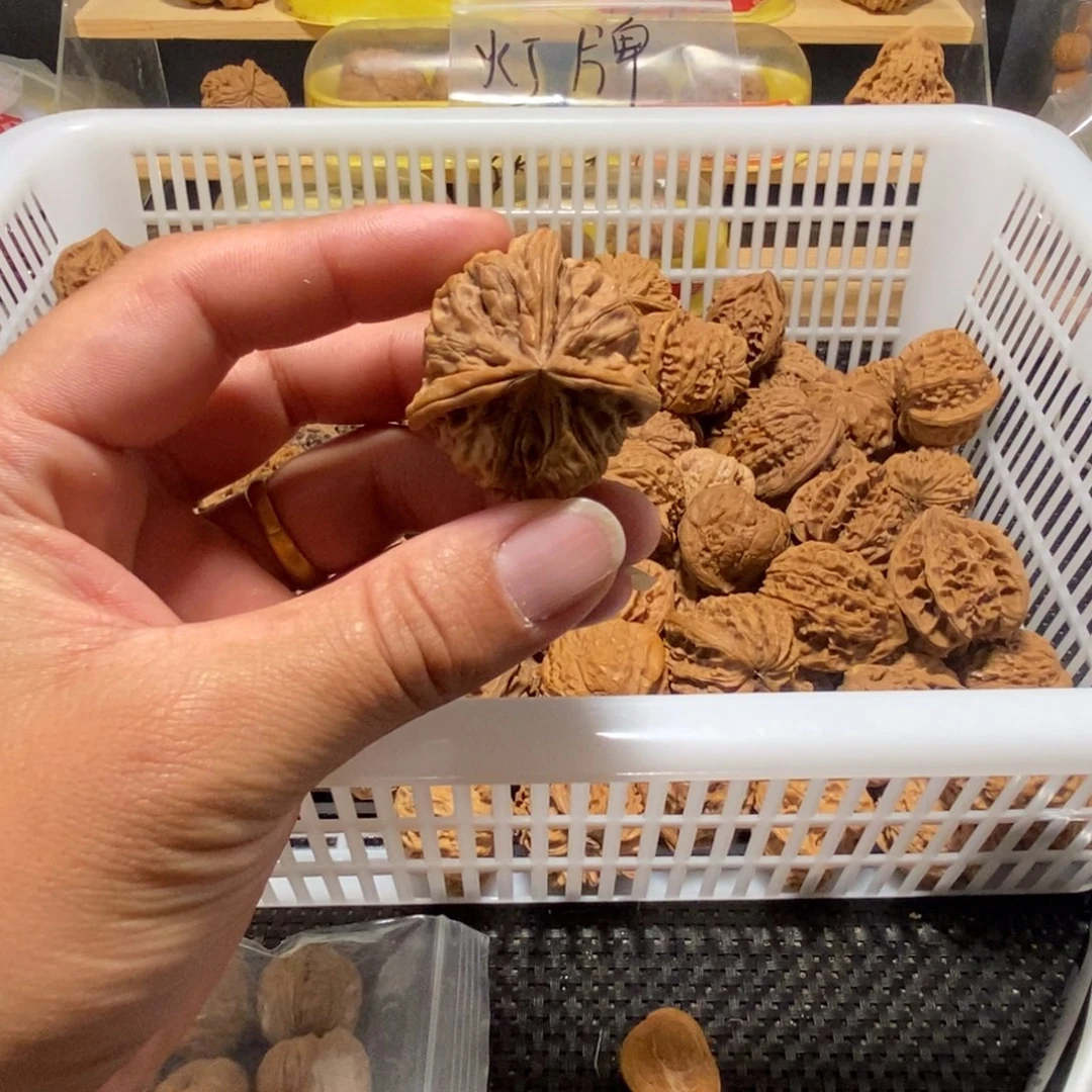 n***吧吊坠文玩核桃核桃异形