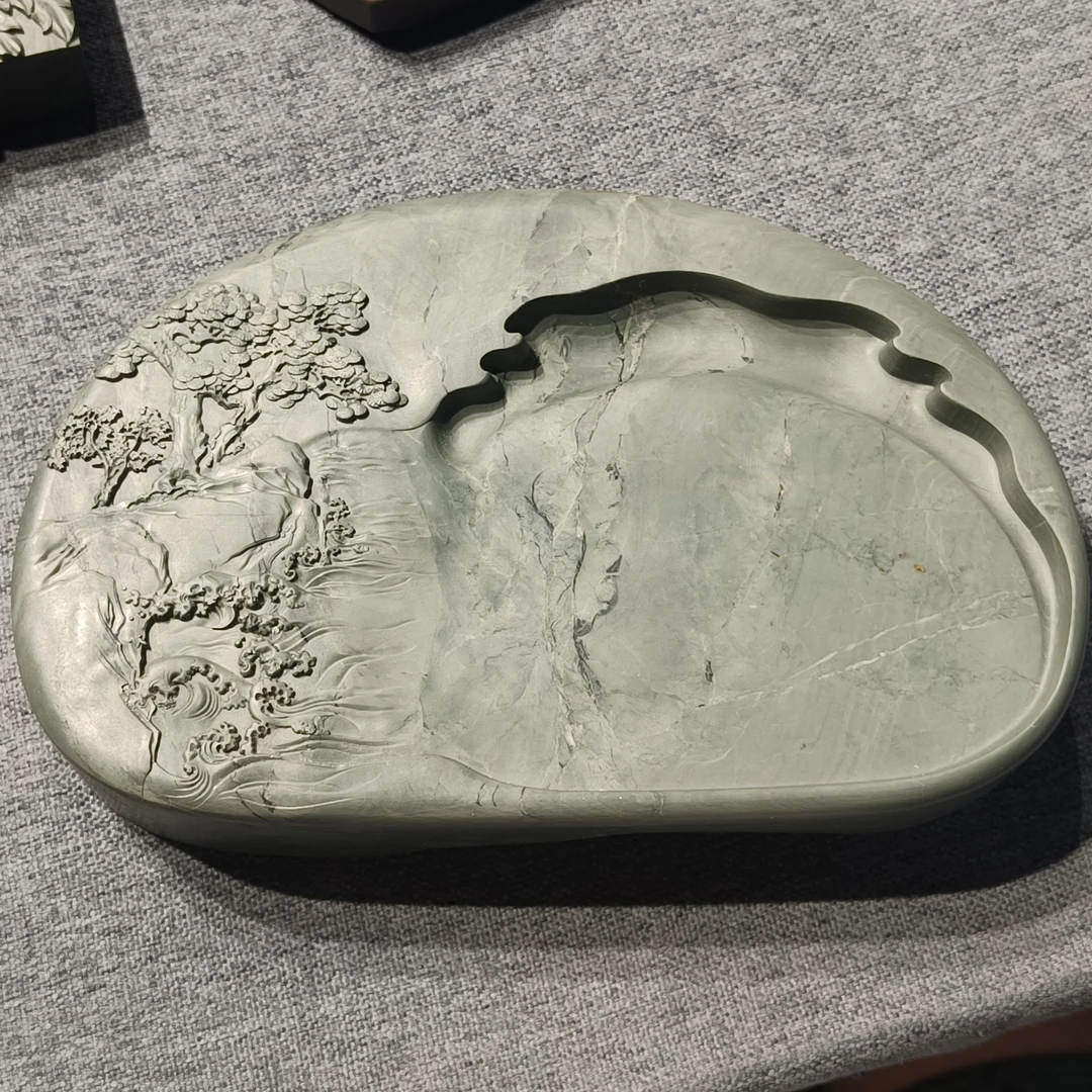 老坑洮砚，喇嘛崖老坑鸭头绿薄弈山水砚，尺寸19.7*12.5*3.7厘米