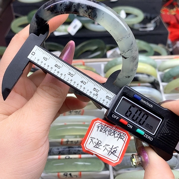 蛇纹石玉手镯未镶嵌928