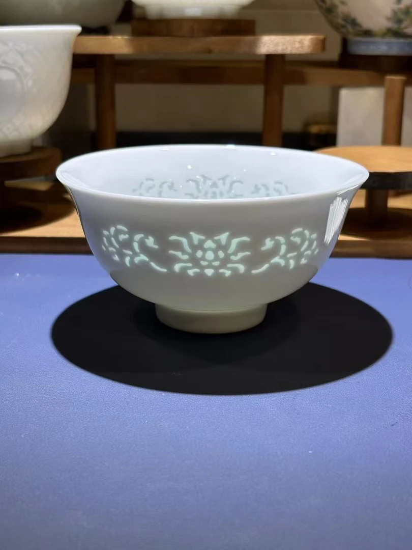 景德镇正宗高温高白泥白瓷缠枝莲釉下彩中式碗盘碟