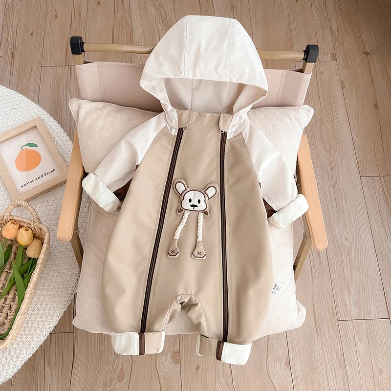 3-18个月宝宝连帽冲锋衣帅气卡通防风衣外套婴幼儿百天外套爬爬服