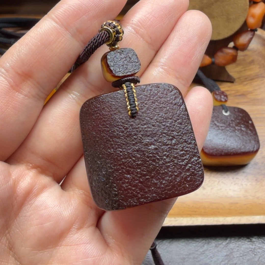 琥珀未镶嵌吊坠(赠链)