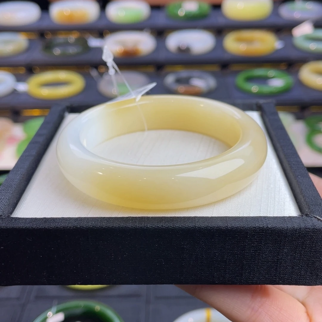 和田玉未镶嵌手镯-蜂蜜糖！糖白