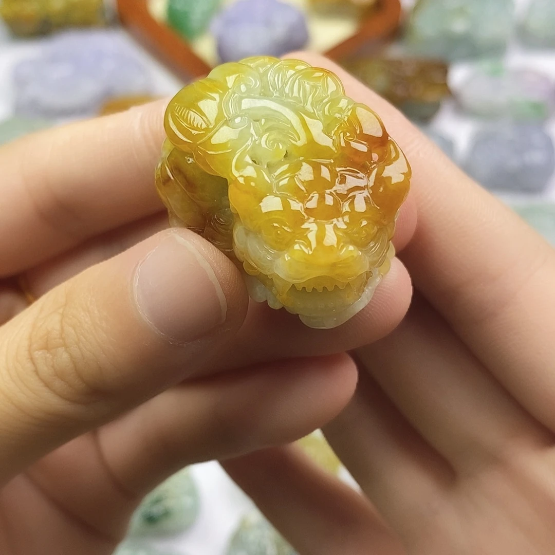 翡翠未镶嵌颈饰貔貅