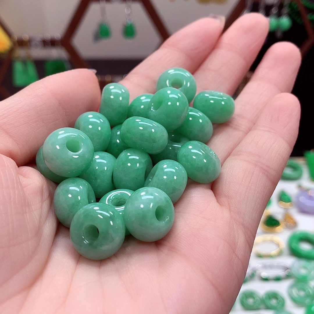 翡翠颈饰未镶嵌多样性发其一