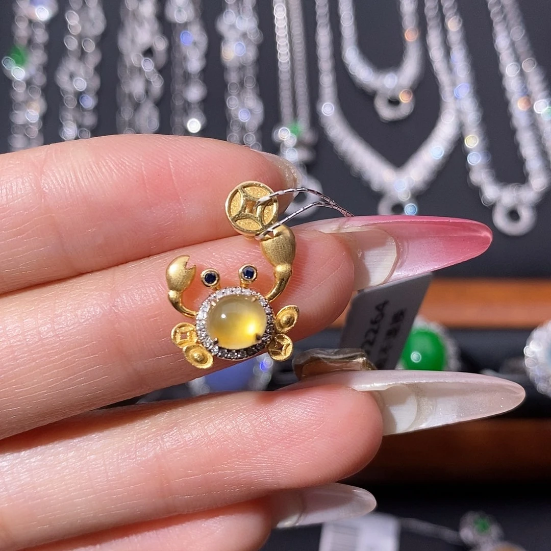 翡翠18K金镶嵌颈饰蛋面