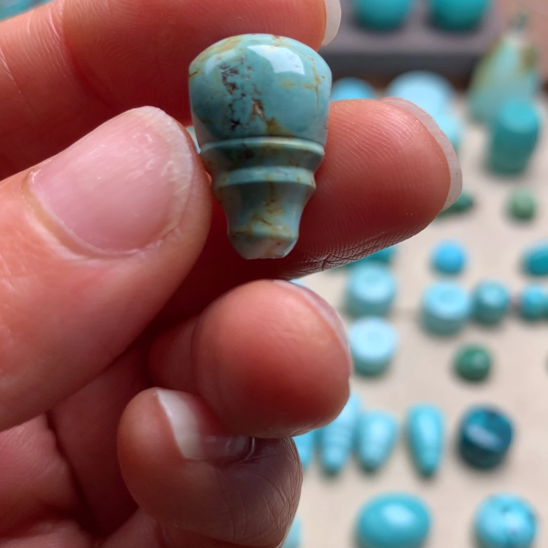 绿松石未镶嵌颈饰