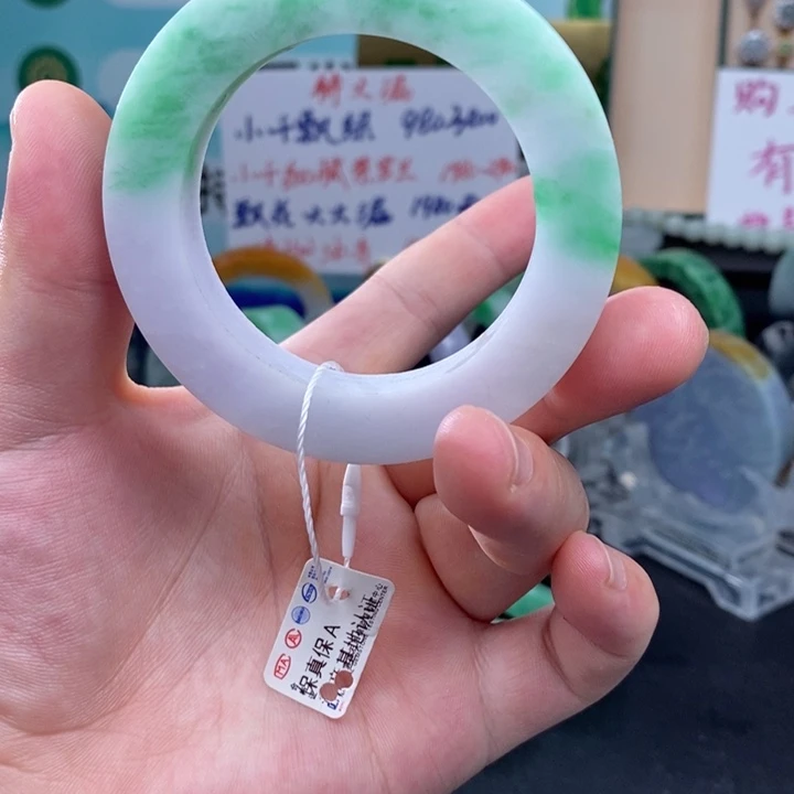 未镶嵌天然翡翠手镯定制翡翠