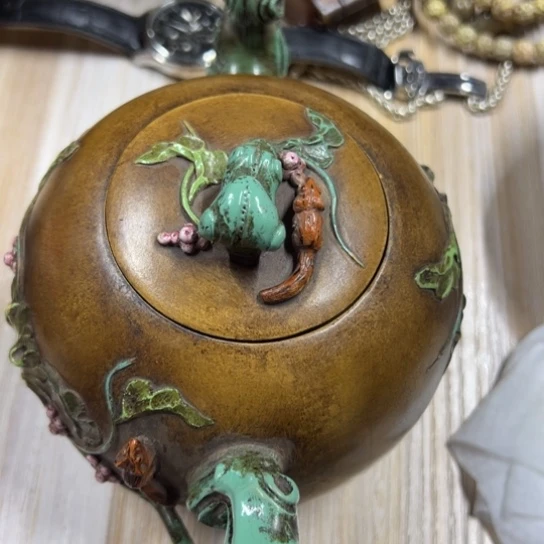 松鼠葡萄壶一把，品相全品