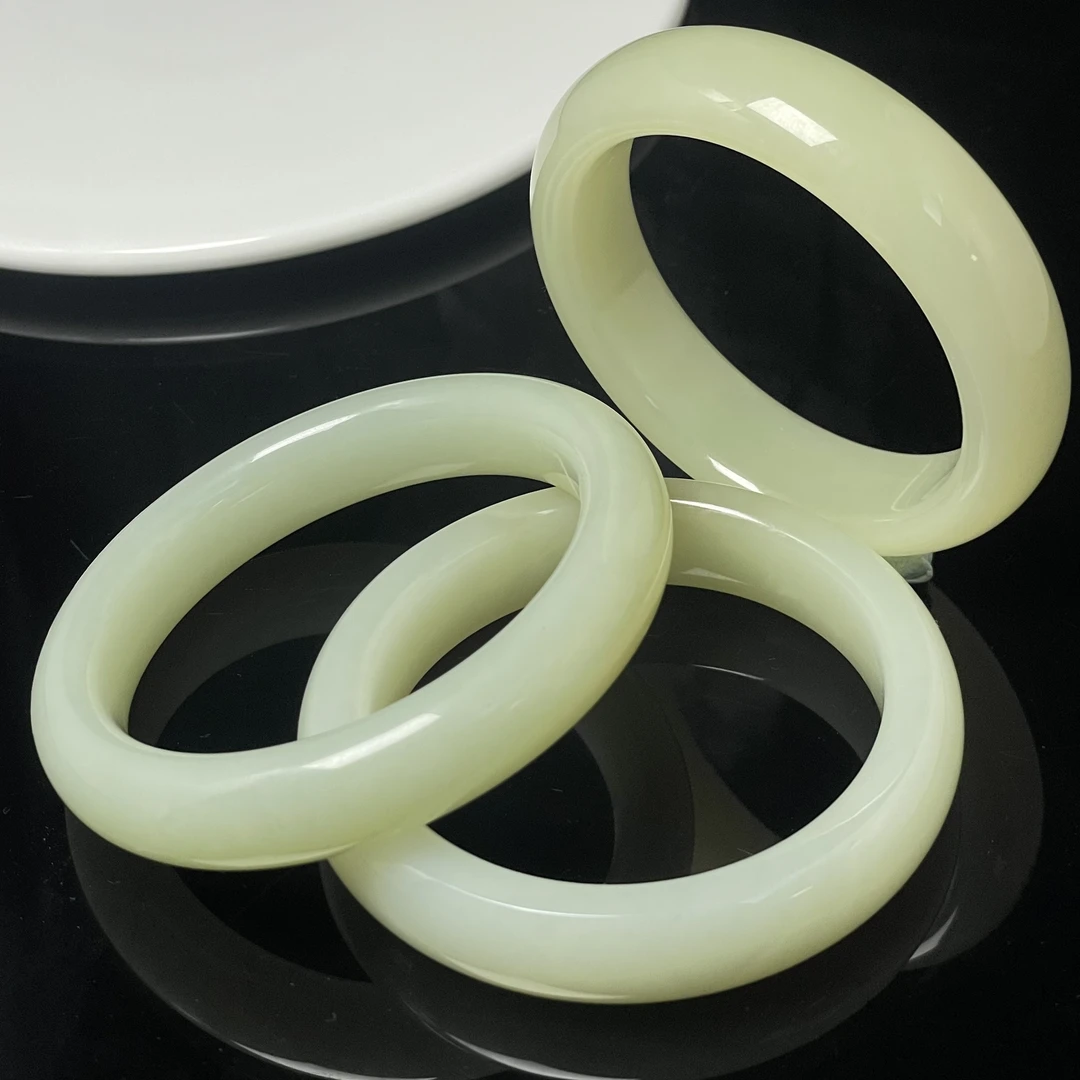 和田玉手镯一支(多样性发1件)