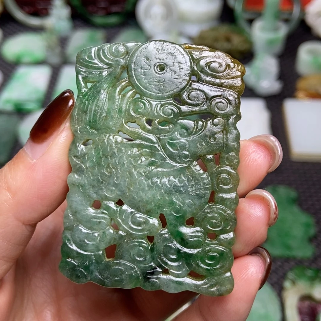 翡翠未镶嵌挂件清