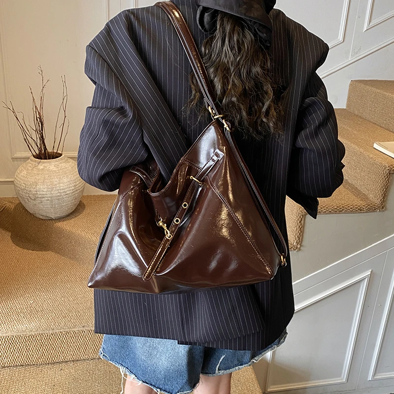 高级感小众单肩包女2025新款秋冬一包多用上班通勤大容量包