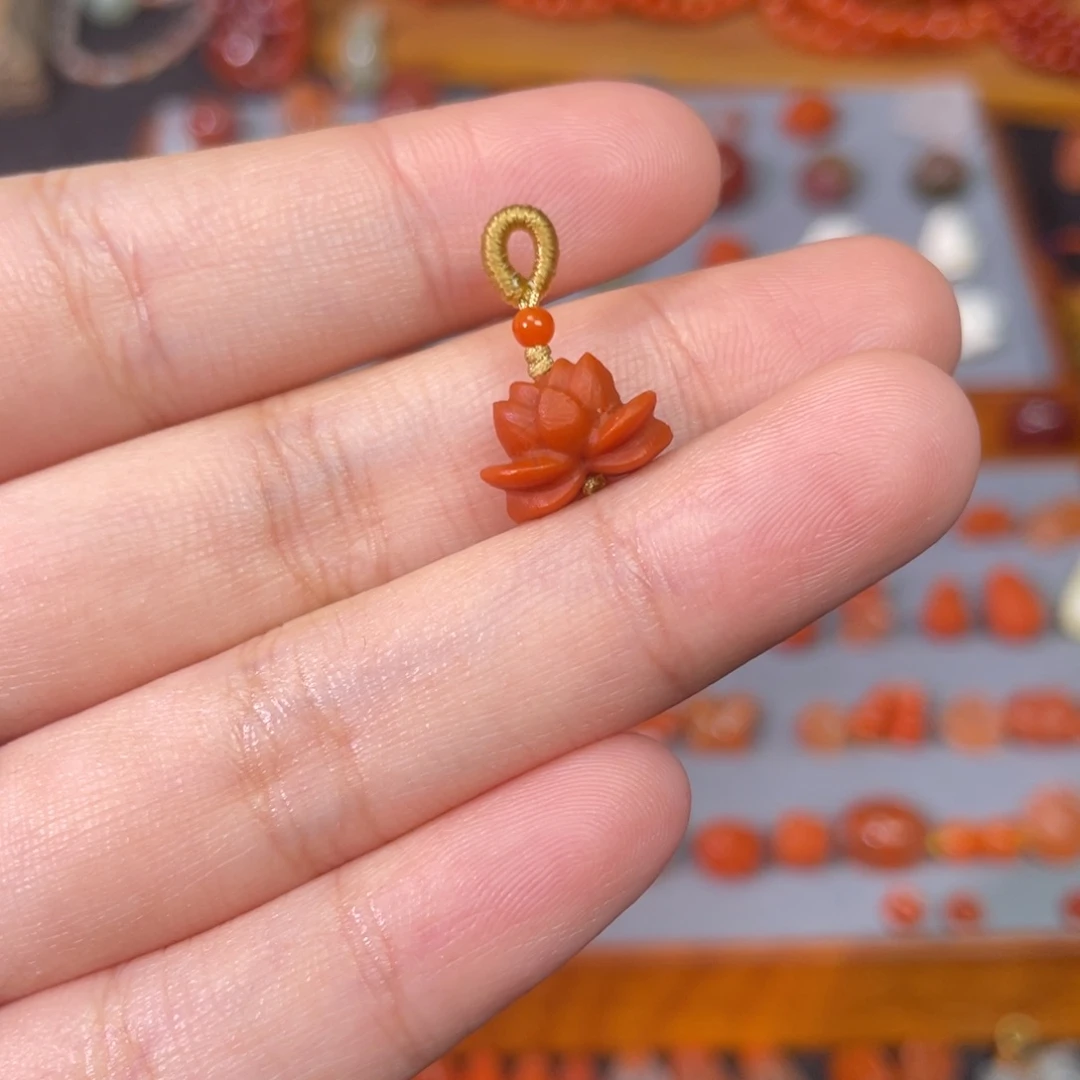 南红玛瑙未镶嵌莲花卡12×8