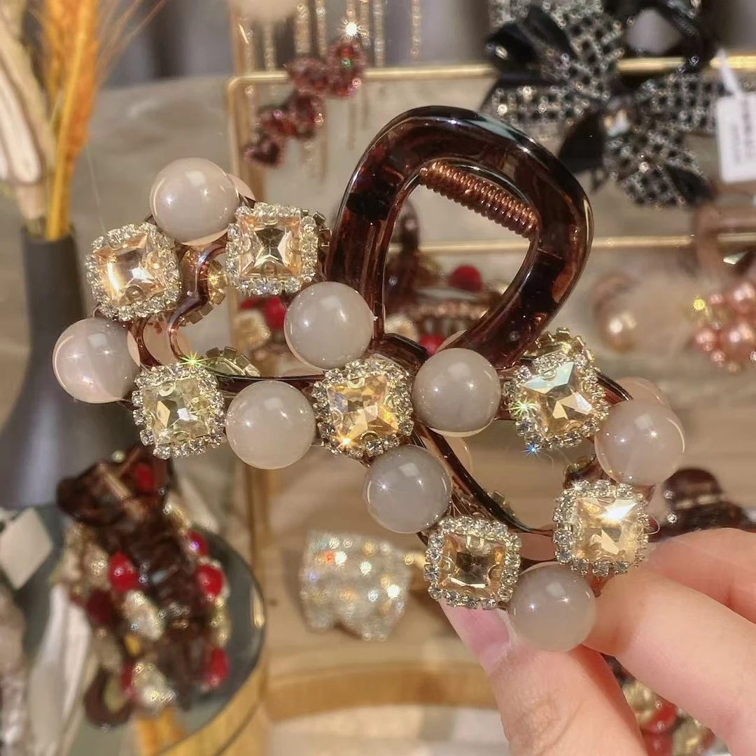 M1634新款2025方糖珠珠八字时尚气质手工抓夹简约款8厘米