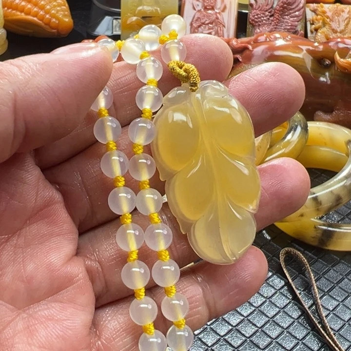 石英质玉（黄龙玉）颈饰未镶嵌