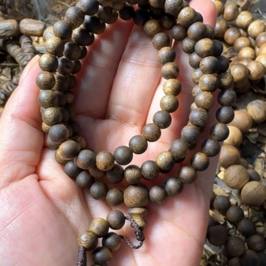 沉香碎屑沉香?**?奇楠透顶绿高油脂多圈14.3g